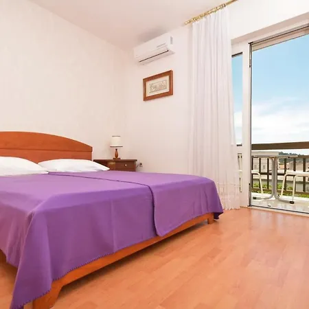Casa de hóspedes Ante - With Parking Makarska